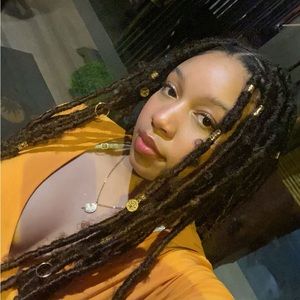 Meet your Posher, Kira